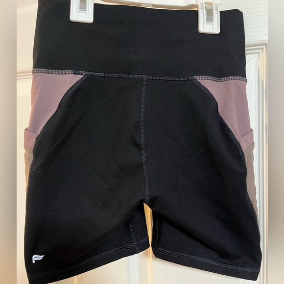 FABLETICS Women's Black Shorts - Picture 2 of 2